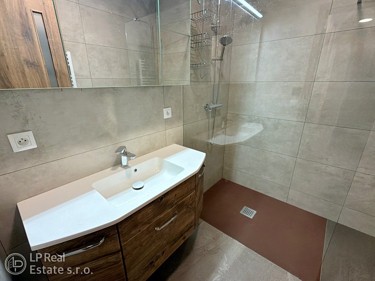 Pronájem bytu 3+kk 70 m² (Podkrovní) - foto 7