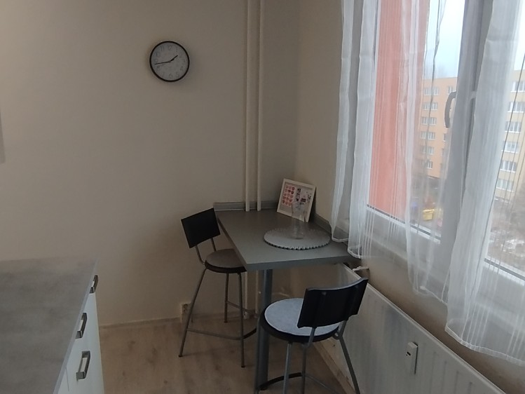 Pronájem bytu 2+1 56 m² (Jednopodlažní) - foto 2