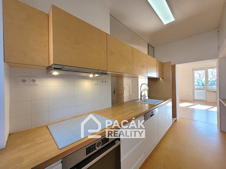 Pronájem bytu 3+1 84 m² - foto 1