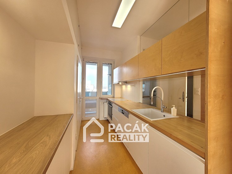 Pronájem bytu 3+1 84 m² - foto 4