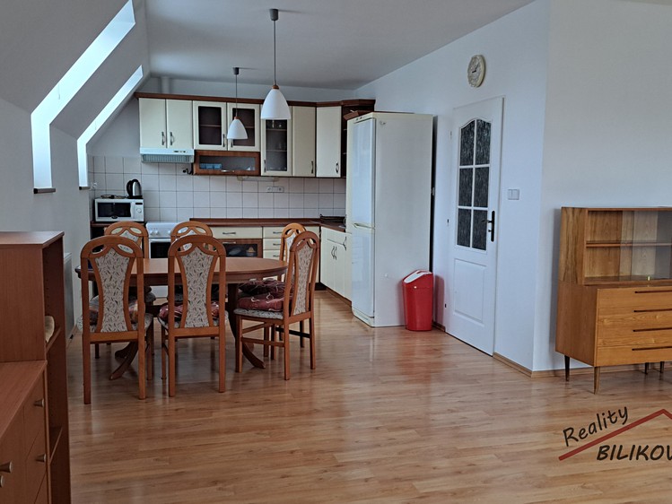Pronájem bytu 2+kk 77 m² (Podkrovní) - foto 4