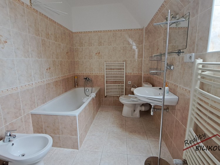 Pronájem bytu 2+kk 77 m² (Podkrovní) - foto 2