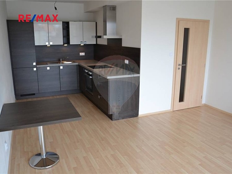 Pronájem bytu 2+kk 58 m² (Jednopodlažní) - foto 2