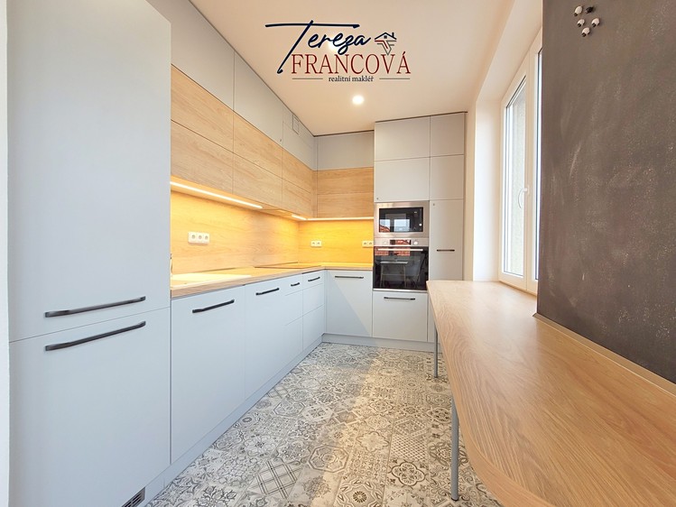 Pronájem bytu 2+1 61 m² - foto 5