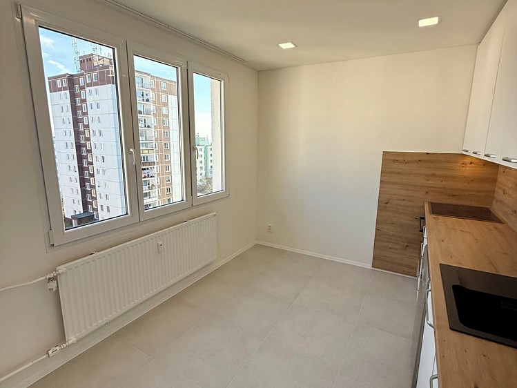 Pronájem bytu 4+1 83 m² - foto 8