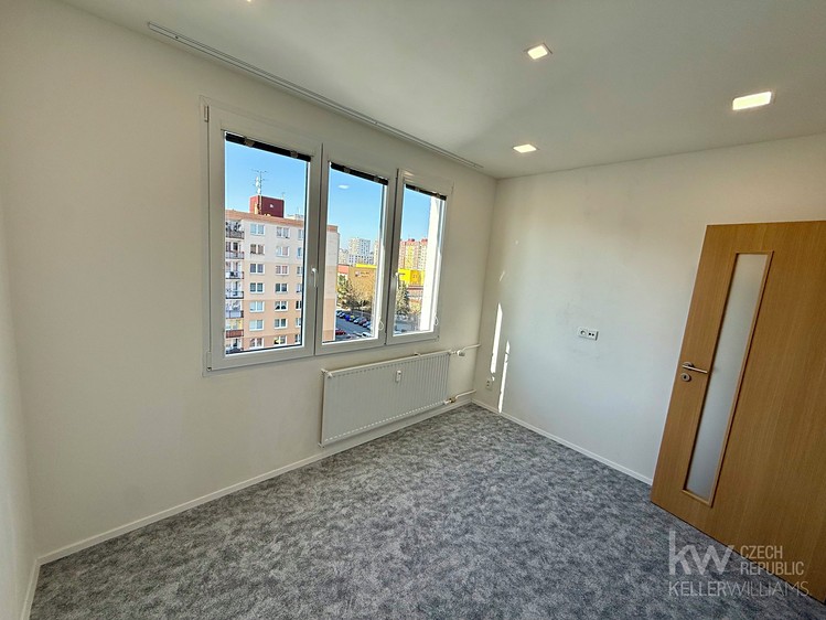 Pronájem bytu 4+1 83 m² - foto 6