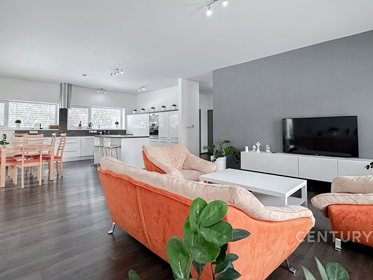 Pronájem bytu 6 pokojů a více 210 m² - foto 3
