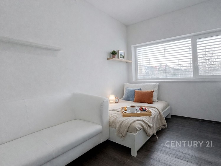 Pronájem bytu 6 pokojů a více 210 m² - foto 5