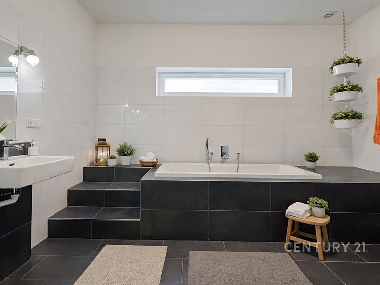 Pronájem bytu 6 pokojů a více 210 m² - foto 7