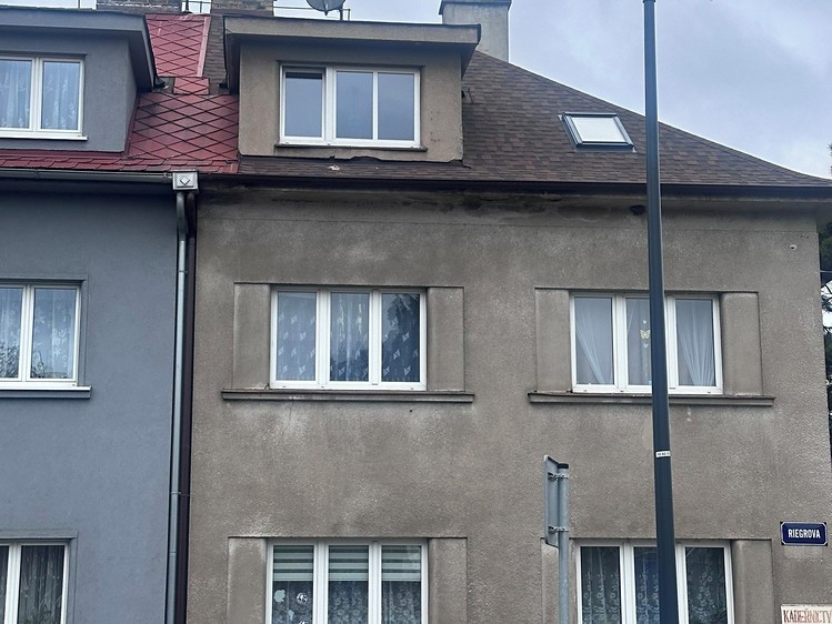 Pronájem bytu 1+1 37 m² (Podkrovní) - foto 1