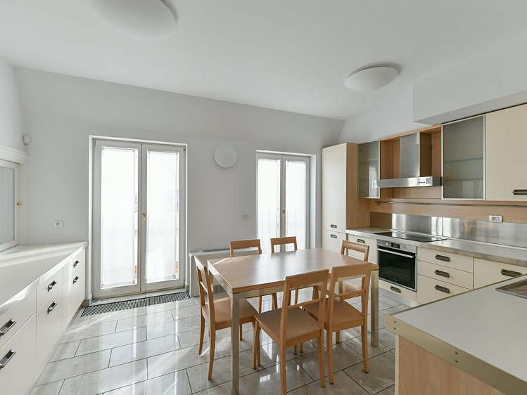 Pronájem bytu 5+1 286 m² (Mezonet) - foto 4