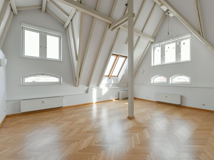 Pronájem bytu 5+1 286 m² (Mezonet) - foto 1
