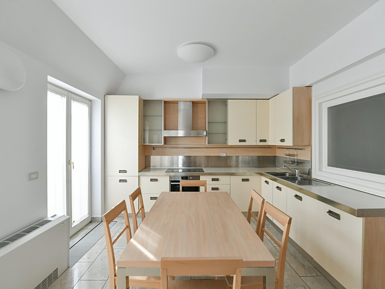 Pronájem bytu 5+1 286 m² (Mezonet) - foto 3