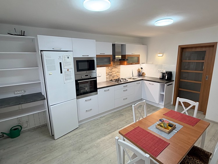 Pronájem bytu 2+1 65 m² - foto 1