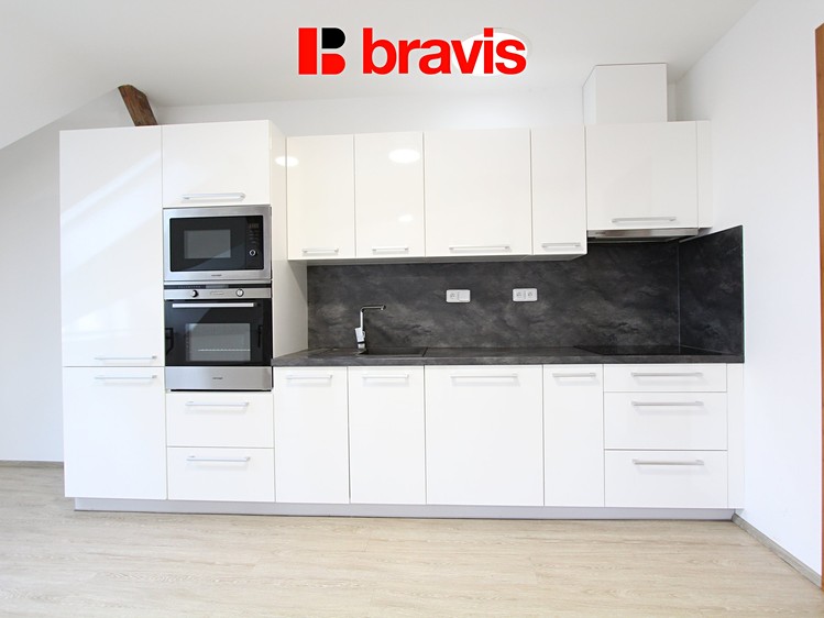 Pronájem bytu 1+kk 61 m² (Podkrovní) - foto 3