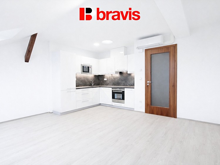 Pronájem bytu 2+kk 62 m² (Podkrovní) - foto 2