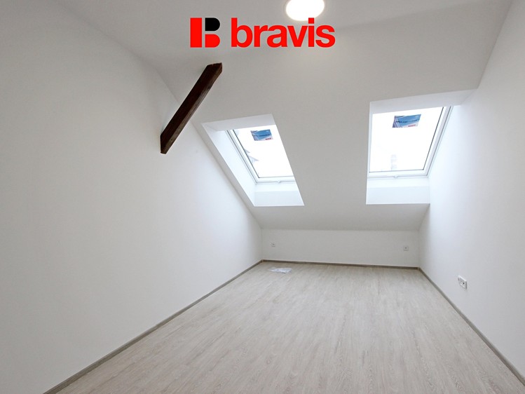 Pronájem bytu 2+kk 62 m² (Podkrovní) - foto 4