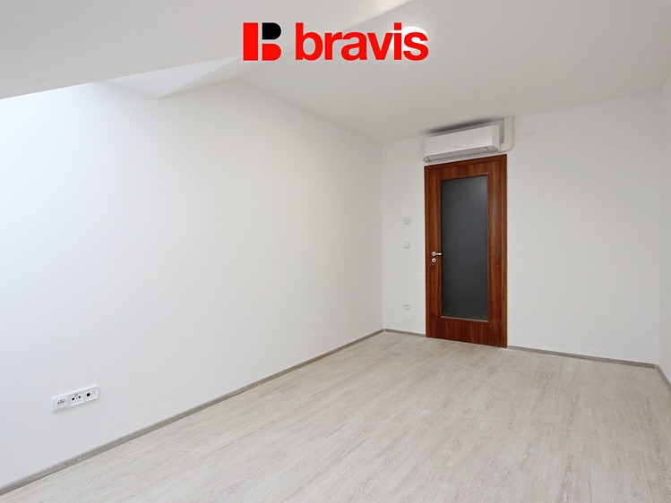 Pronájem bytu 2+kk 62 m² (Podkrovní) - foto 6