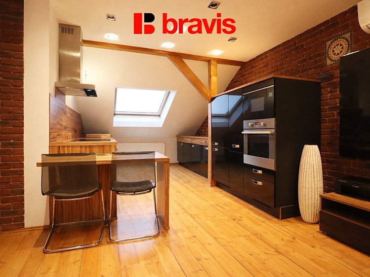 Pronájem bytu 3+kk 109 m² (Podkrovní) - foto 7