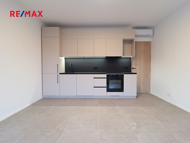 Pronájem bytu 2+kk 39 m² - foto 3