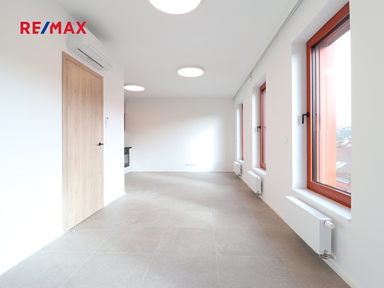 Pronájem bytu 1+kk 34 m² - foto 2