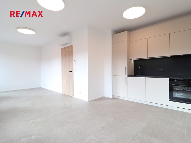 Pronájem bytu 1+kk 34 m² - foto 3