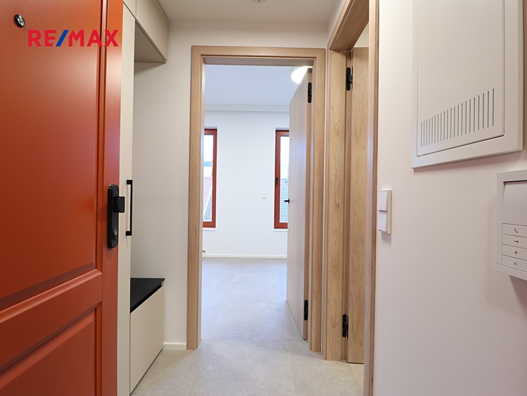 Pronájem bytu 1+kk 34 m² - foto 8