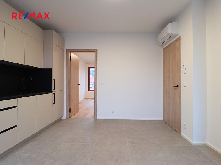 Pronájem bytu 1+1 40 m² - foto 2