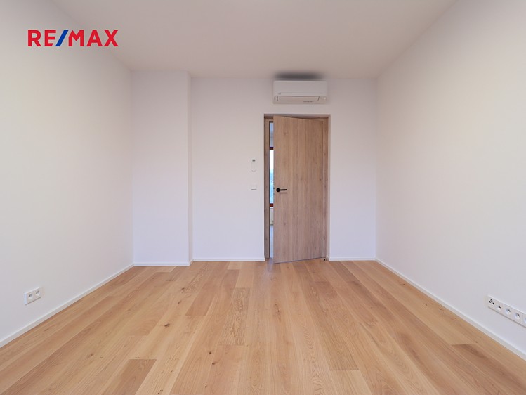 Pronájem bytu 1+1 40 m² - foto 8