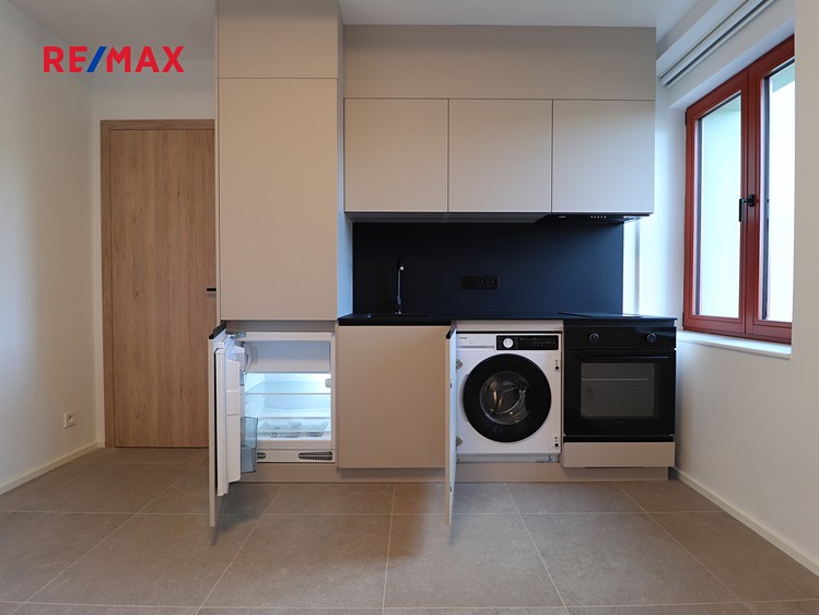 Pronájem bytu 1+kk 22 m² - foto 3