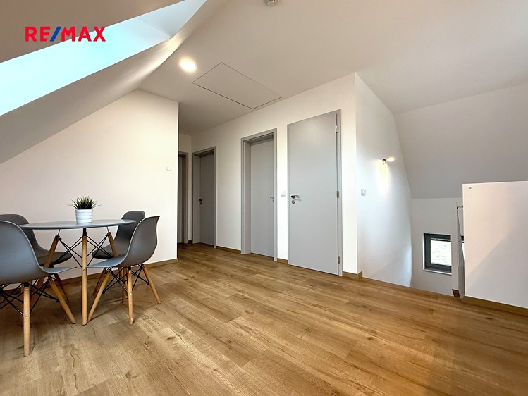 Pronájem bytu 2+1 78 m² - foto 6