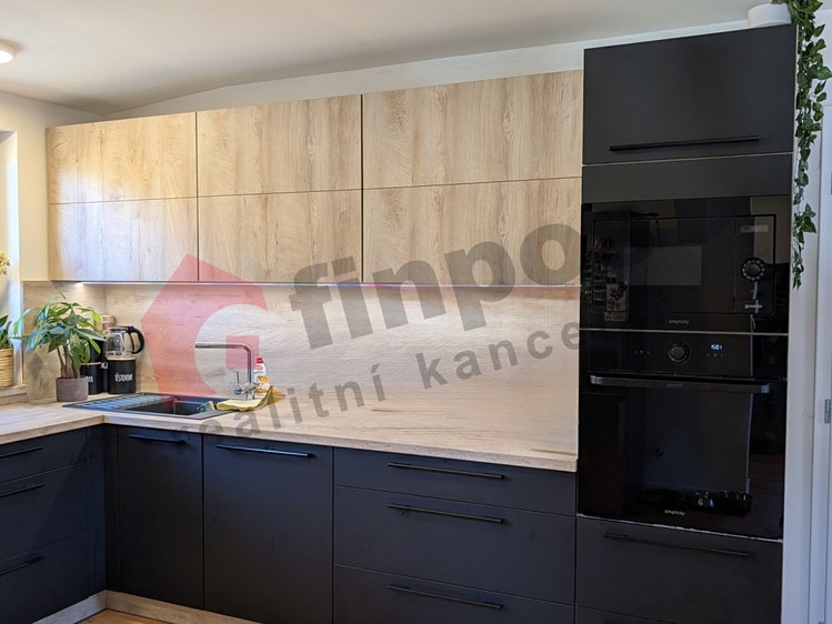Pronájem bytu 3+kk 71 m² (Podkrovní) - foto 1