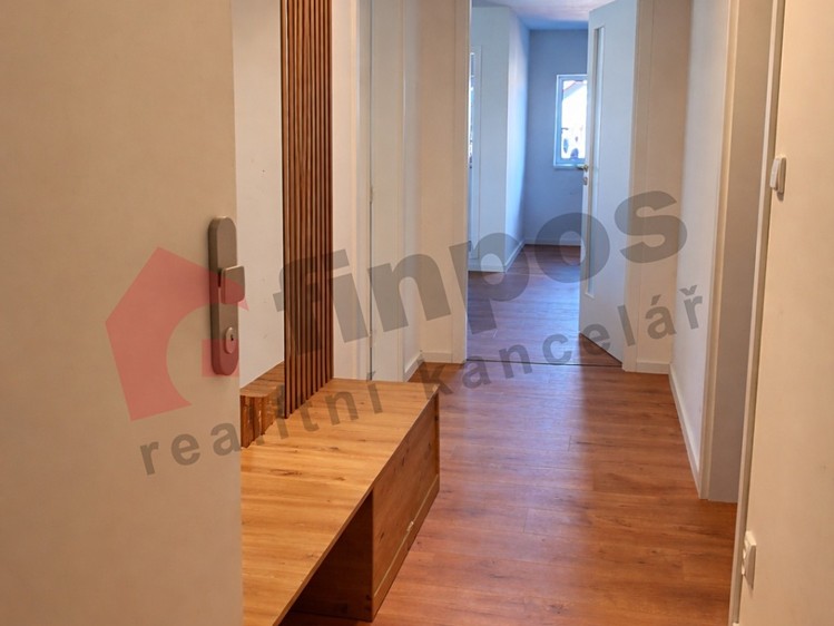 Pronájem bytu 3+kk 71 m² (Podkrovní) - foto 2