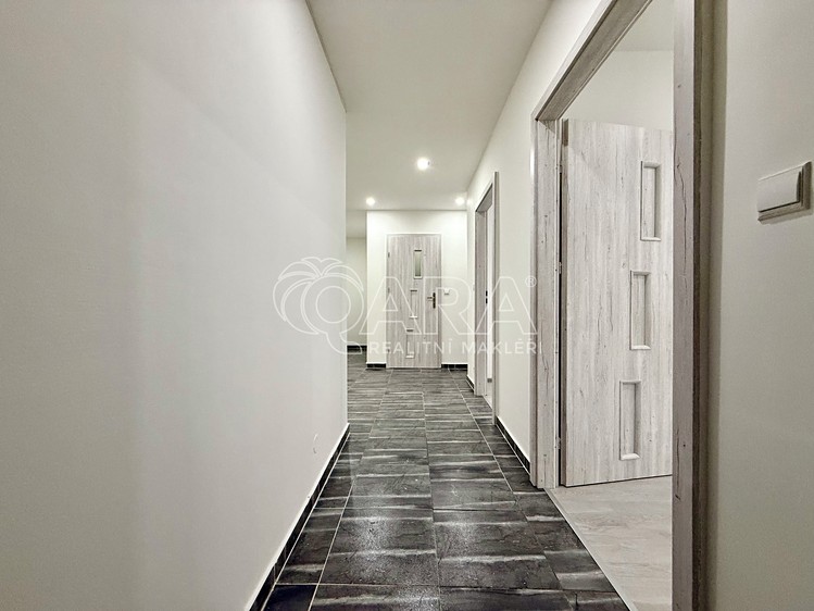 Pronájem bytu 3+1 74 m² - foto 3
