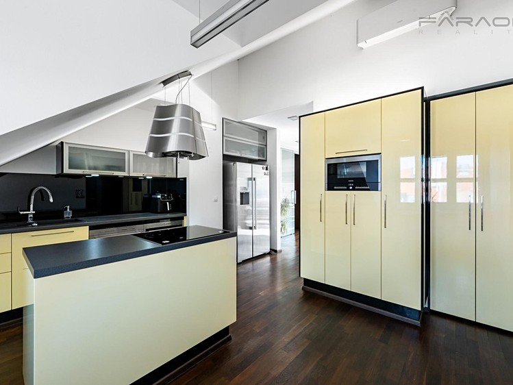 Pronájem bytu 3+1 135 m² - foto 2