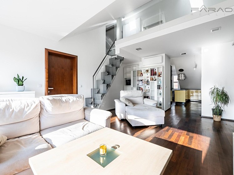 Pronájem bytu 3+1 135 m² - foto 1