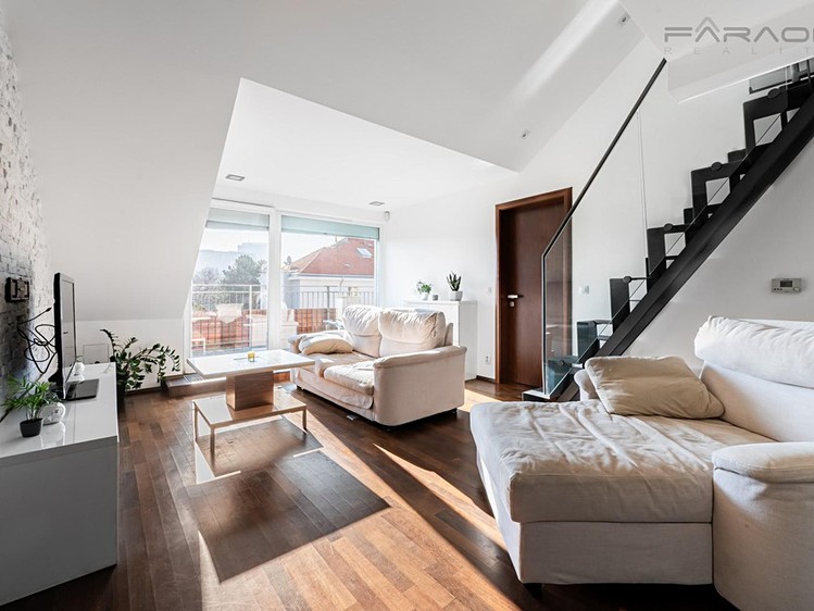 Pronájem bytu 3+1 135 m² - foto 7