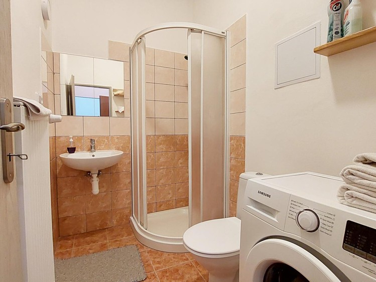 Pronájem bytu 1+kk 33 m² - foto 1