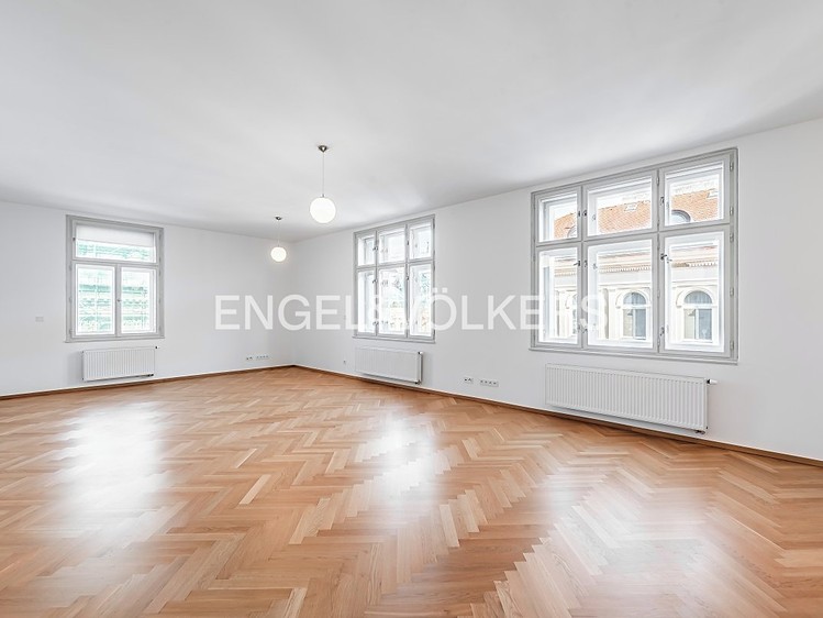 Pronájem bytu 2+kk 101 m² - foto 2