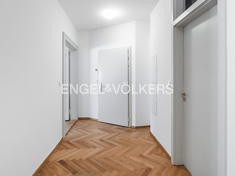 Pronájem bytu 2+kk 101 m² - foto 5