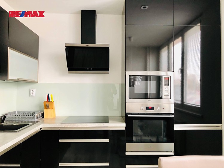 Pronájem bytu 2+1 60 m² (Jednopodlažní) - foto 1