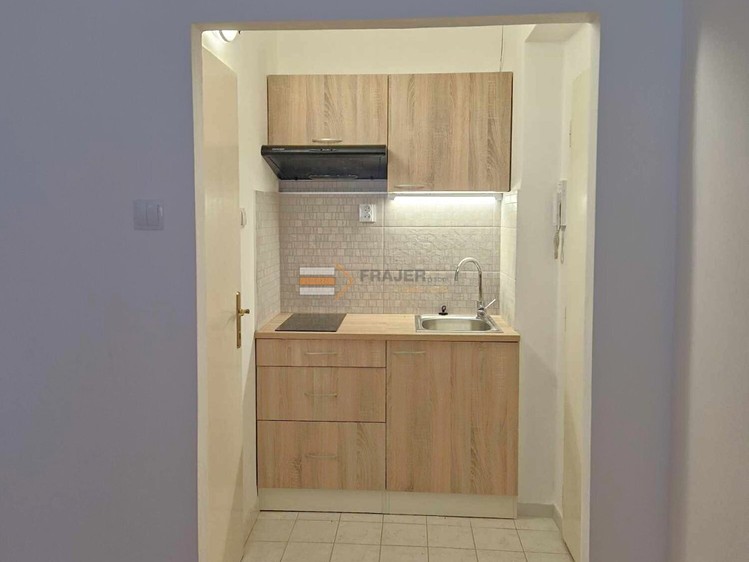 Pronájem bytu 1+kk 22 m² - foto 3