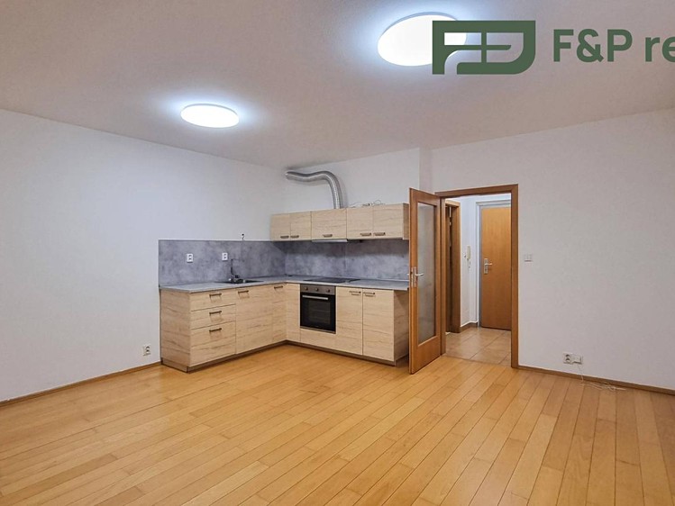 Pronájem bytu 1+kk 33 m² - foto 1