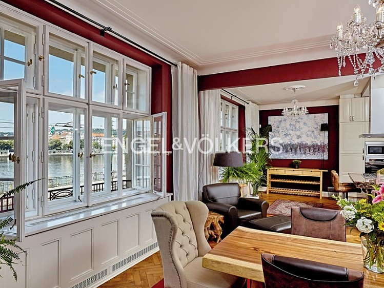 Pronájem bytu 4+kk 187 m² - foto 1