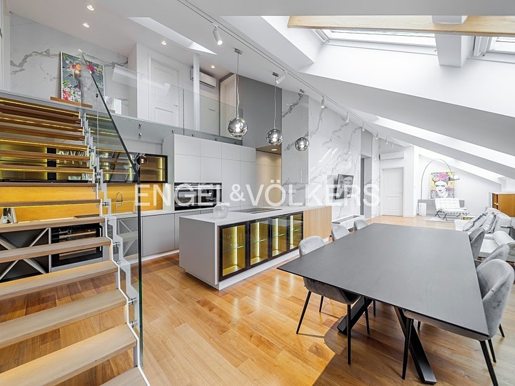 Pronájem bytu 4+kk 176 m² (Mezonet) - foto 1