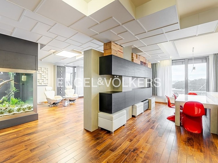 Pronájem bytu 4+kk 165 m² - foto 1