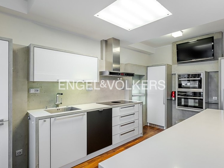Pronájem bytu 4+kk 165 m² - foto 2