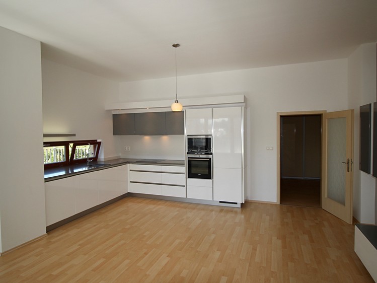 Pronájem bytu 3+kk 139 m² - foto 1