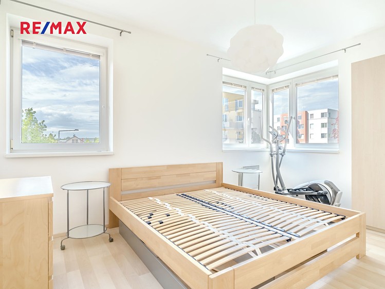 Pronájem bytu 3+kk 62 m² - foto 3