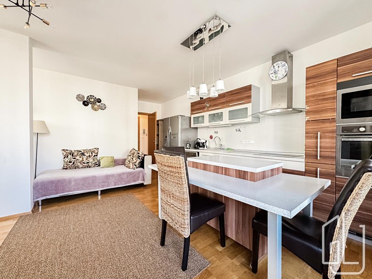 Pronájem bytu 2+kk 81 m² - foto 5
